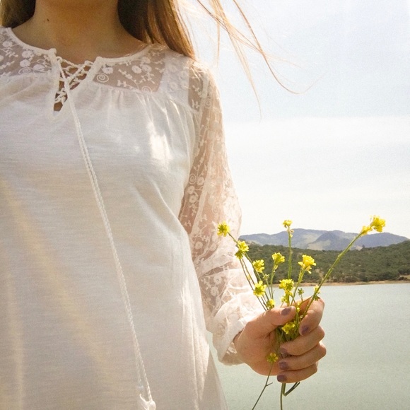 ULTRA SOFT peasant top with beautiful sleeves. - Picture 4 of 7